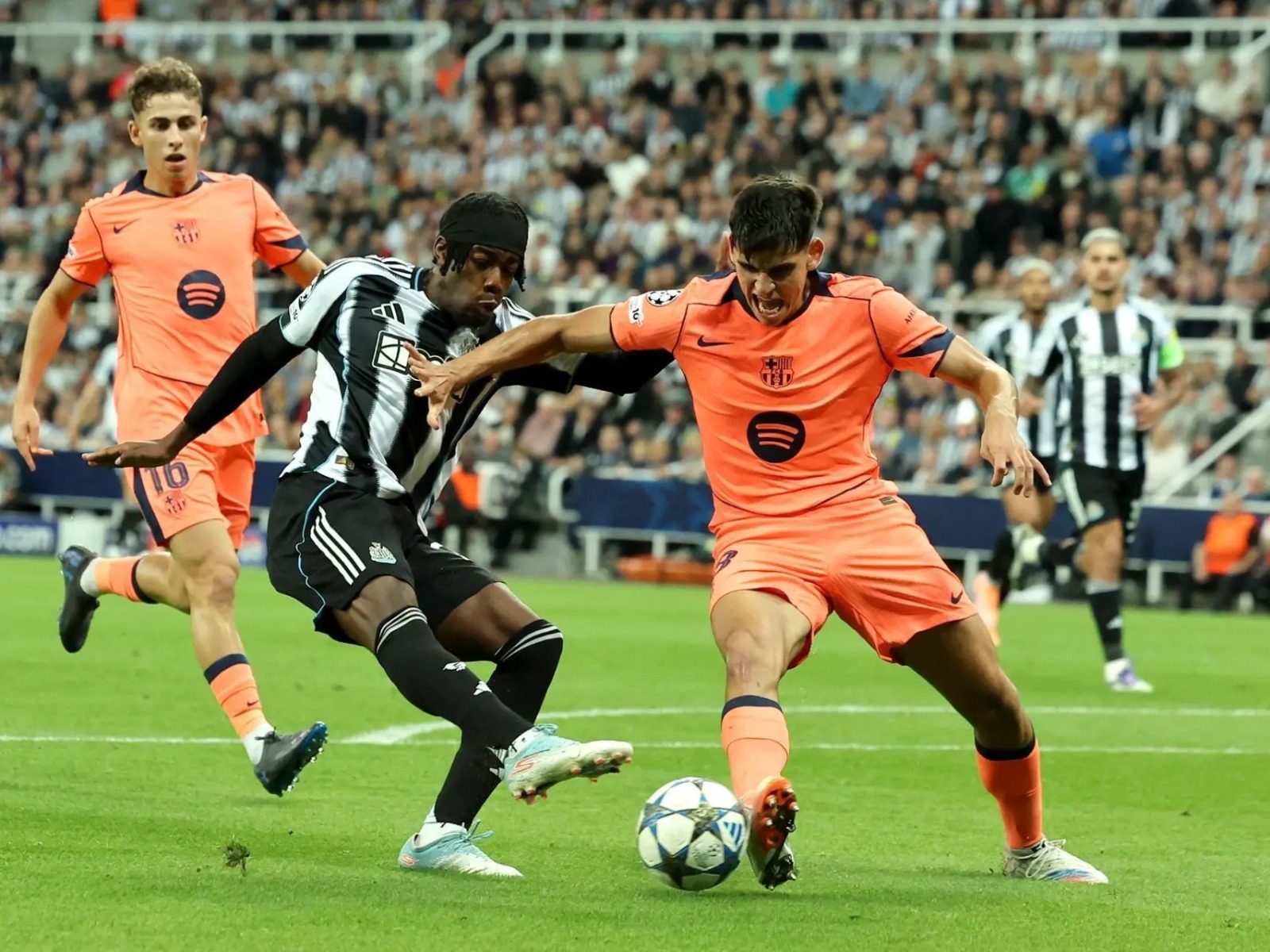 Barcelona rescató empate ante Newcastle