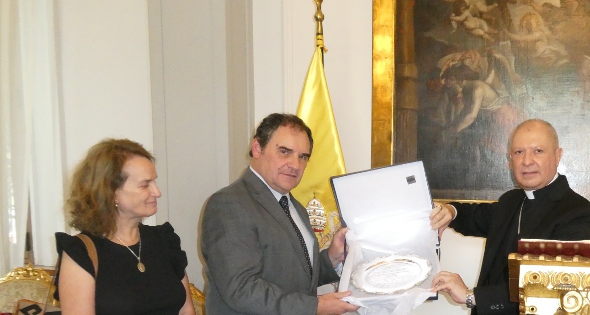 Emotivo homenaje al embajador de Chile en la Nunciatura Apostólica