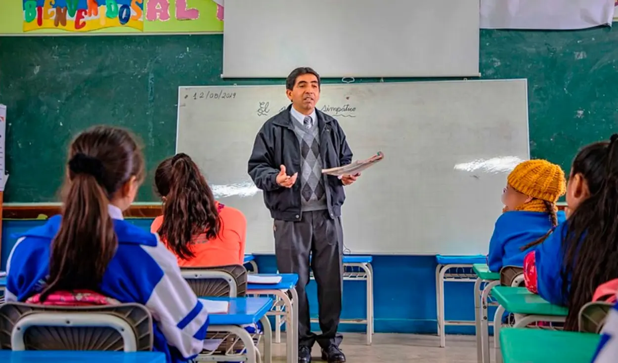 Entregan nuevo bono para docentes de S/67