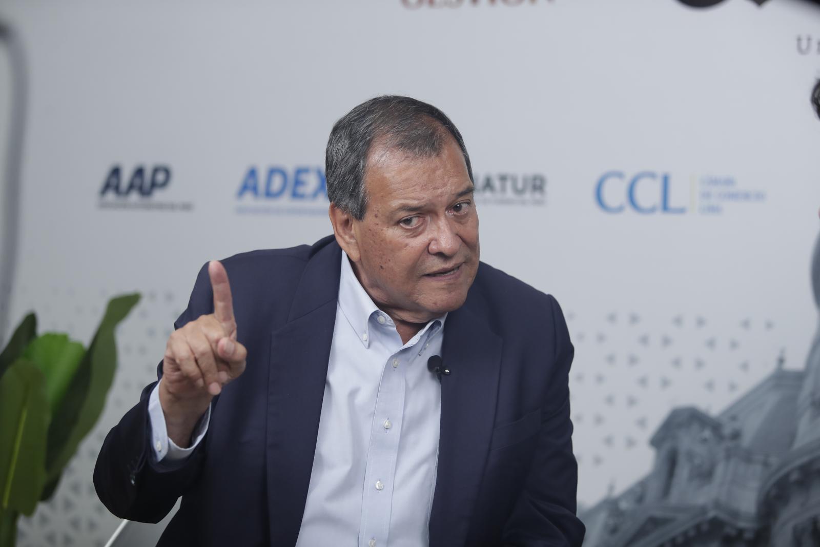 Jorge Nieto planea recortar gratificaciones y vacaciones