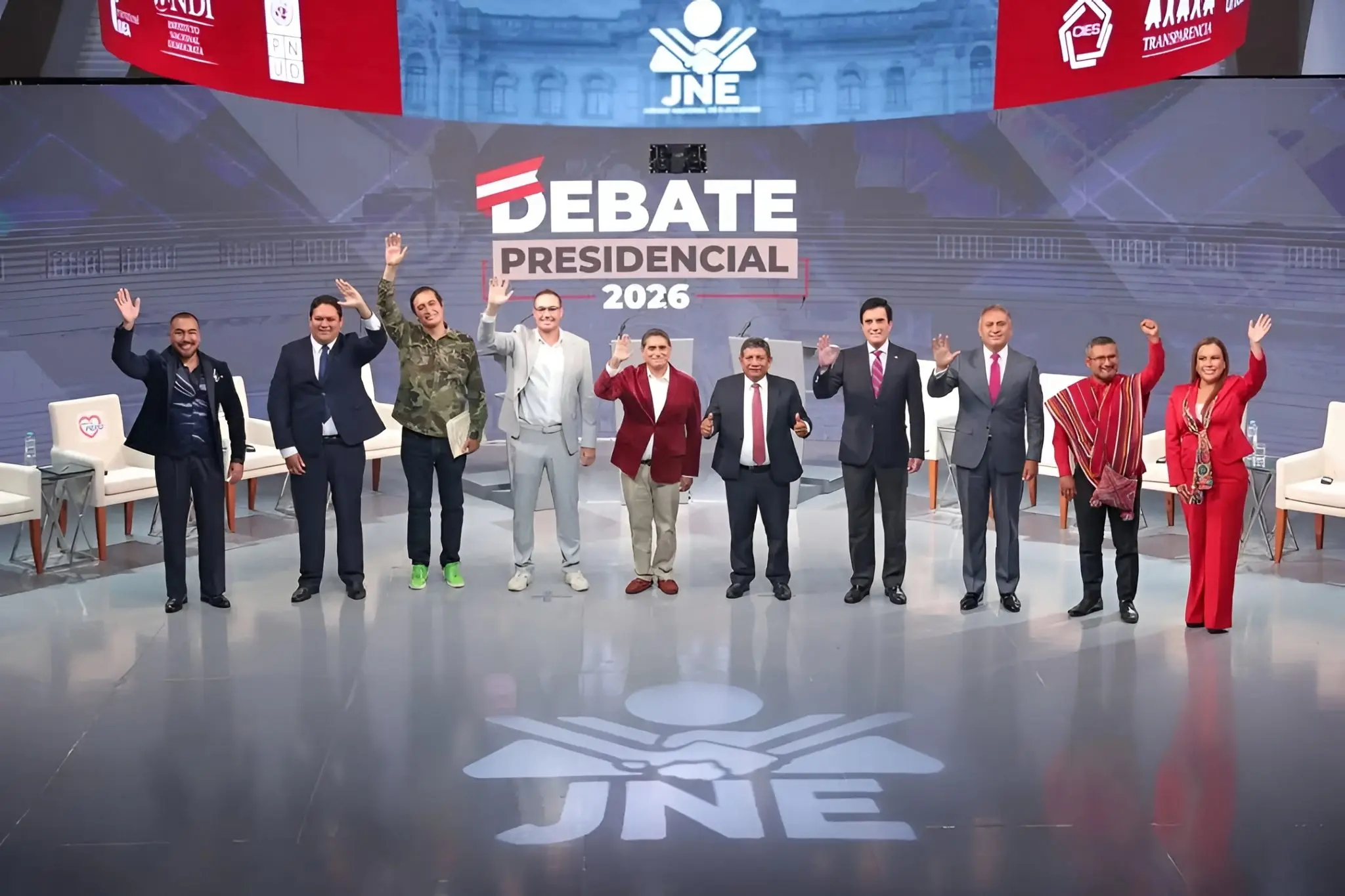 Candidatos se lanzaron más puyazos en segundo debate presidencial