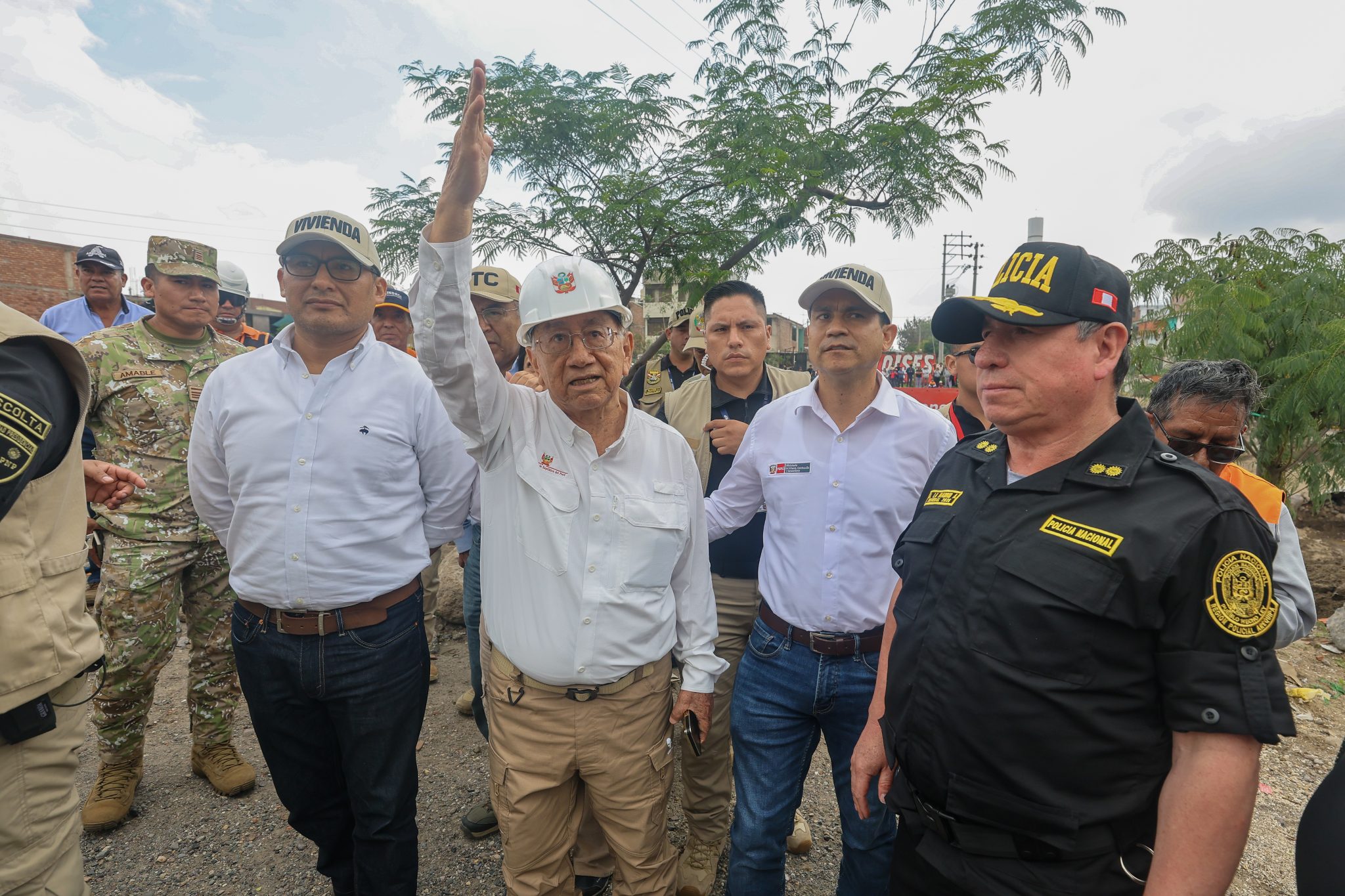 Presidente José Balcázar benefició a hijo y exalumna