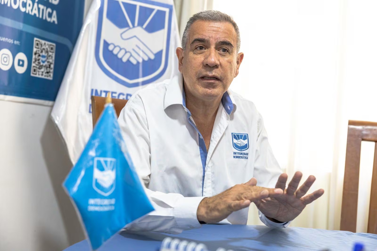 Wolfgang Grozo en jaque por reuniones clandestinas