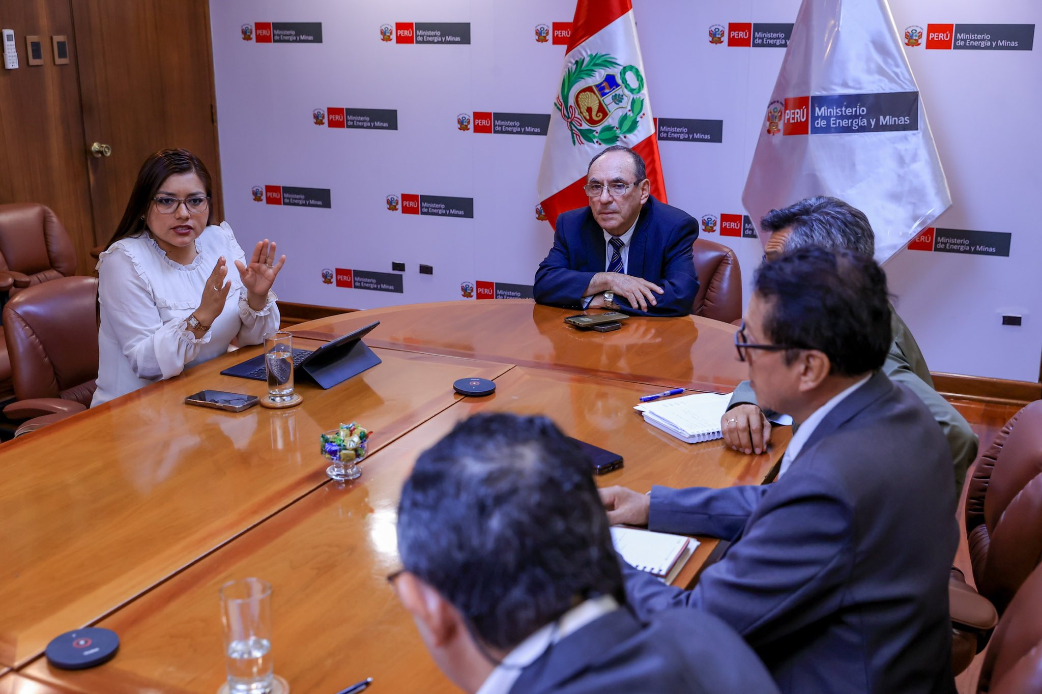 Exigen citar a ministro de Energía y Minas al Congreso por la escasez del GNV