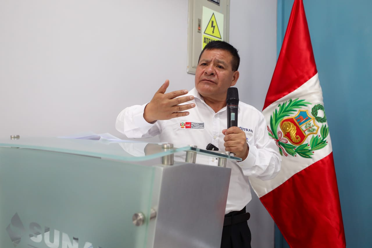 Gilmer Álvarez representa intereses partidarios y debería salir de la Sutran