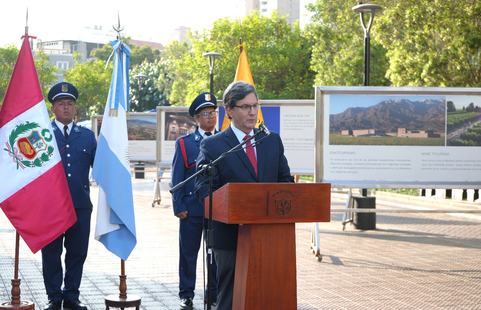 Inauguran Muestra Gráfica de la Provincia de Mendoza