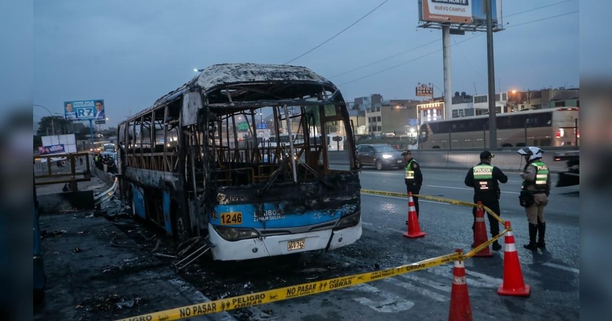 Lima: Incendian buses de transporte público