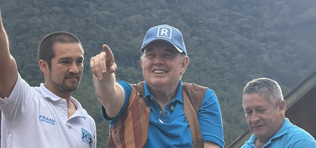 Rafael López Aliaga consolida su presencia en la Selva Central con multitudinario recibimiento en Oxapampa