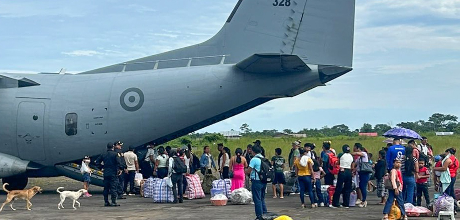 Minedu y Mindef trasladan docentes a Purús para asegurar el inicio del año escolar en zonas de difícil acceso