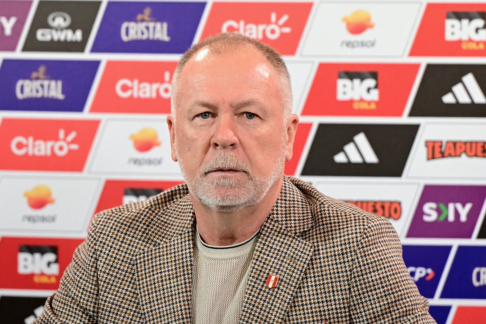 Mano Menezes deja fuera a Guerrero, Tapia y Advíncula