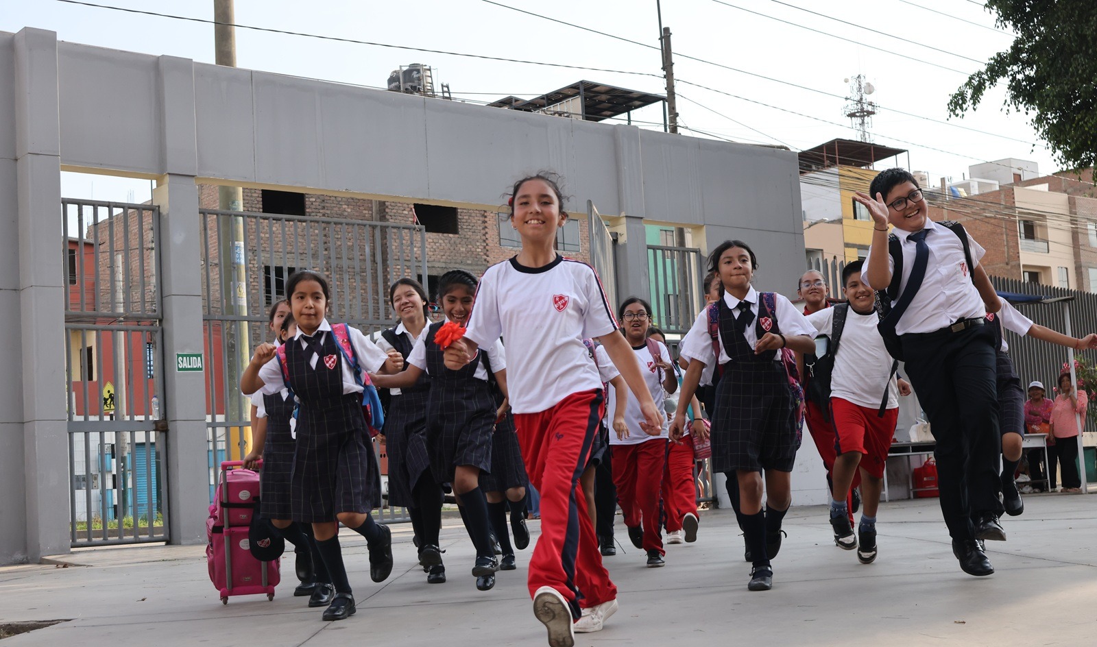 MINEDU: Más de seis millones de estudiantes de colegios públicos retornan a clases este lunes