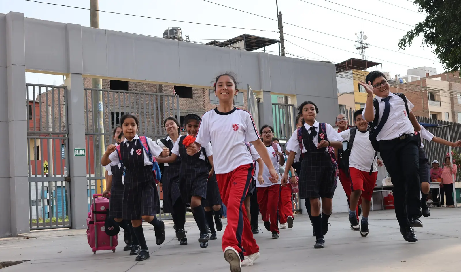 MINEDU: Más de seis millones de estudiantes  de colegios públicos retornan  a clases este lunes