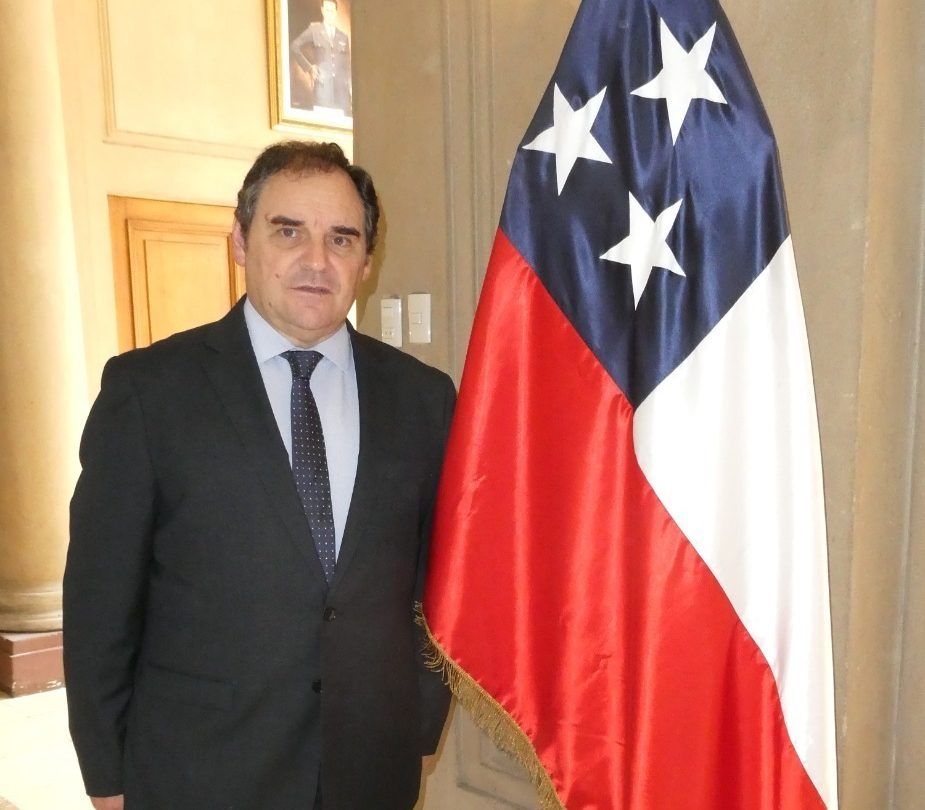 Óscar Fuentes Lira: “Perú y Chile están llamados a entenderse y crecer juntos”