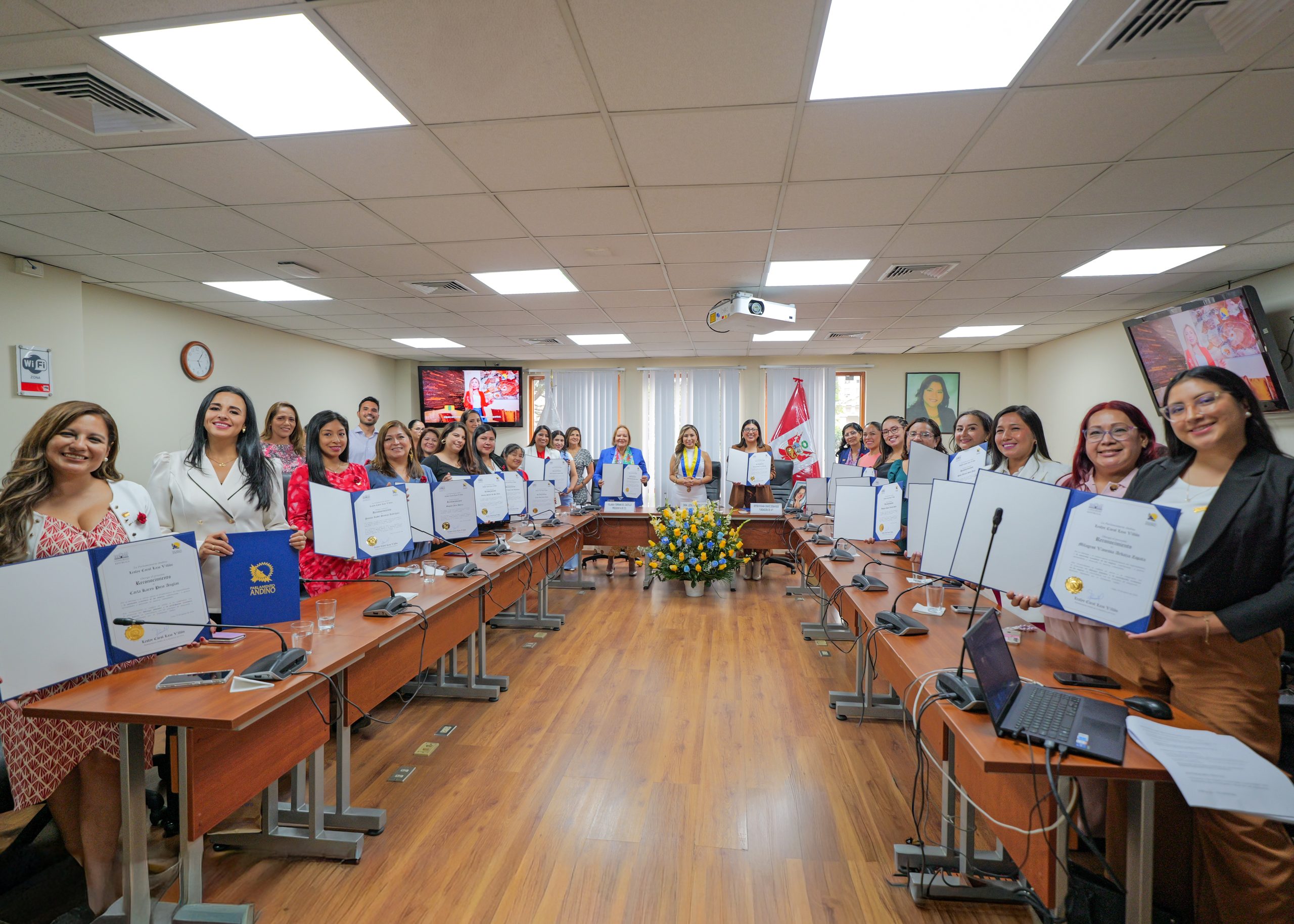 Emprendimiento femenino en Perú: Leslye Lazo Villón firma acuerdo para capacitación y mentoría