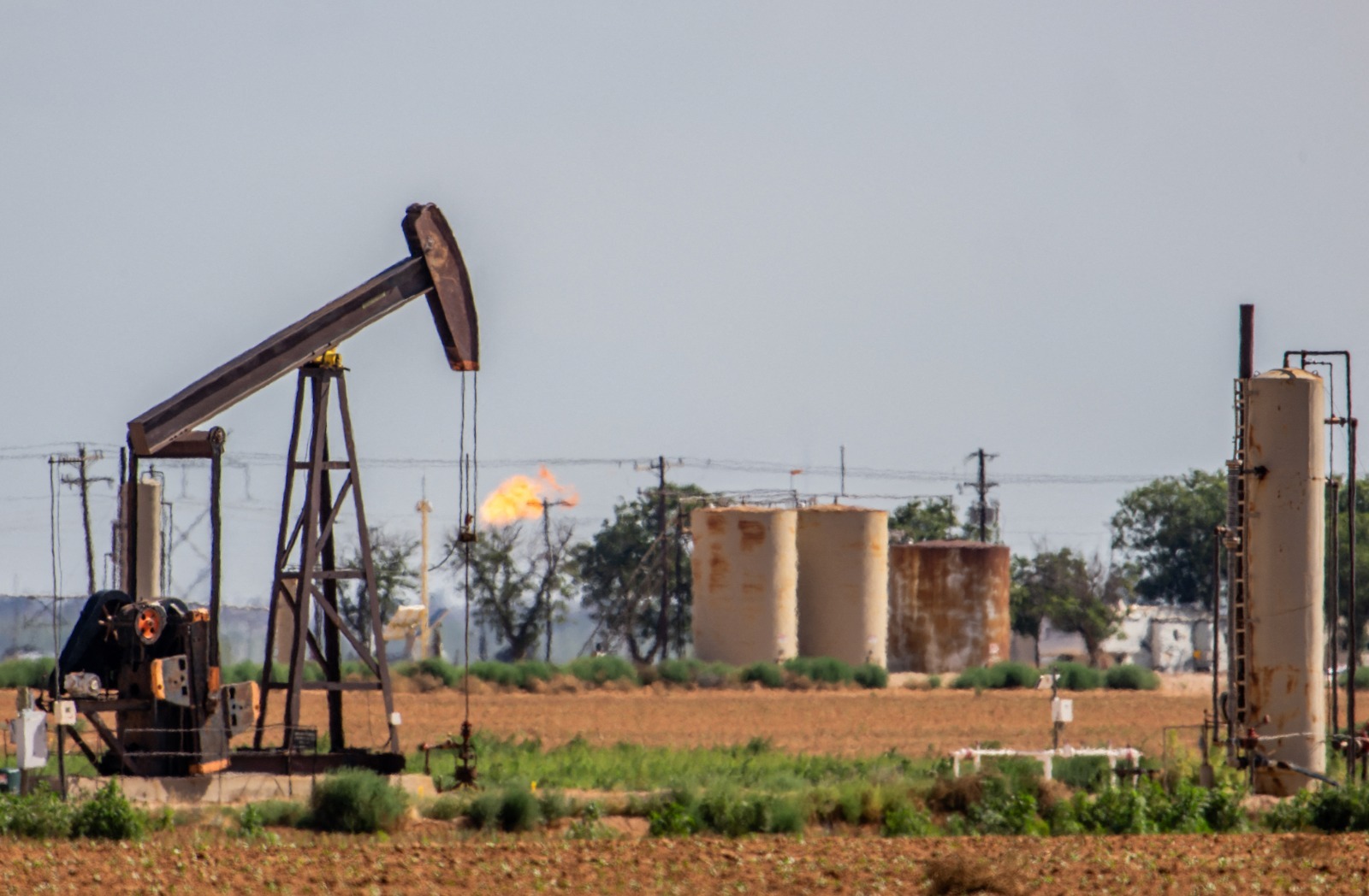 Precio de petróleo supera los USD 100 el barril