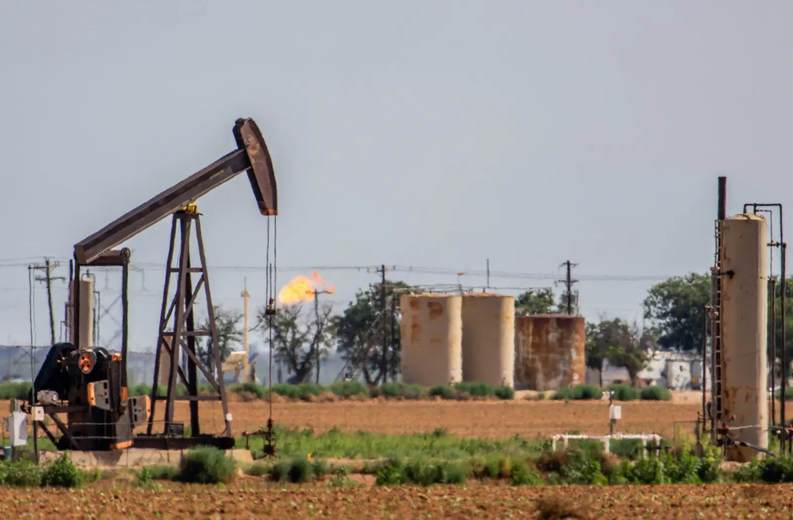Precio de petróleo supera los USD 100 el barril