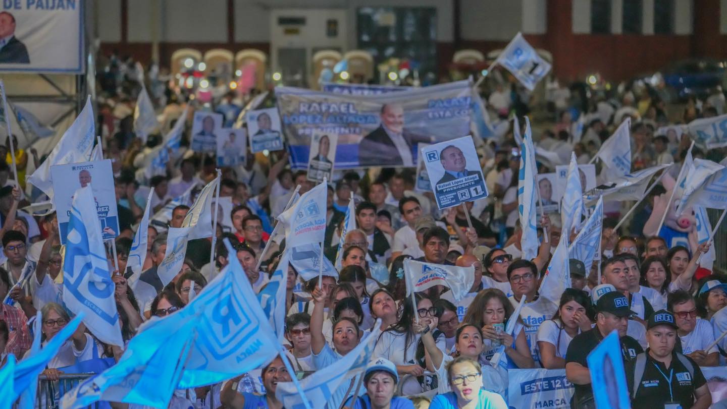 Marea Celeste en la Selva: Rafael López Aliaga desata euforia en masivo mitin en Puerto Maldonado