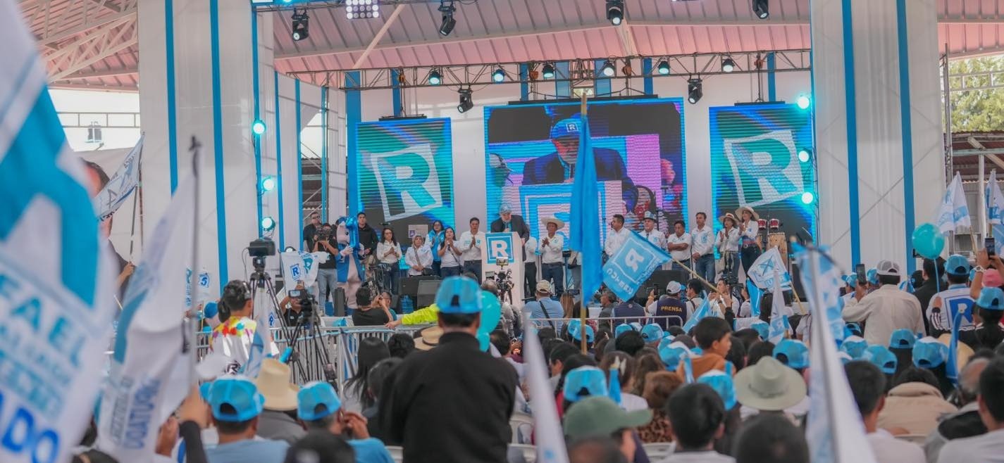 Rafael López Aliaga rinde homenaje a la mujer peruana y destaca su rol en el desarrollo nacional