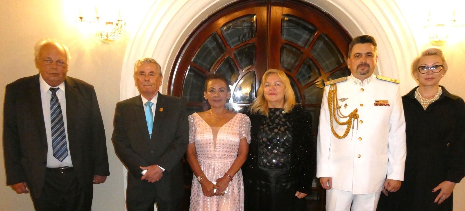 Rusia honra a sus defensores de la patria en Lima