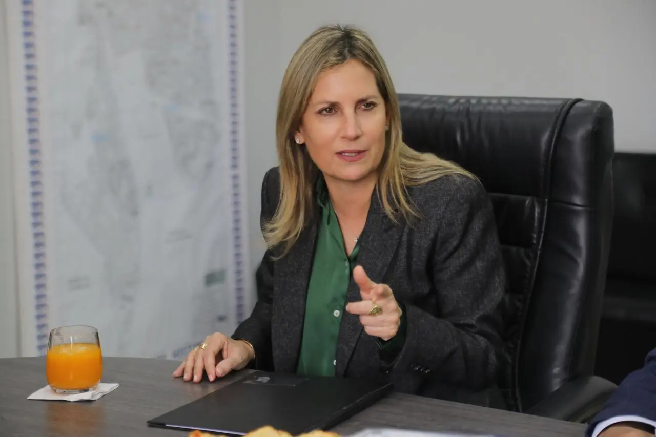 Alva responsabiliza al Ejecutivo por crisis en becas y advierte riesgo para miles de estudiantes