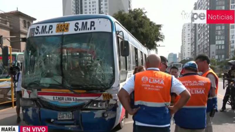 Choque de buses en la avenida Brasil deja varios heridos y genera caos vehicular