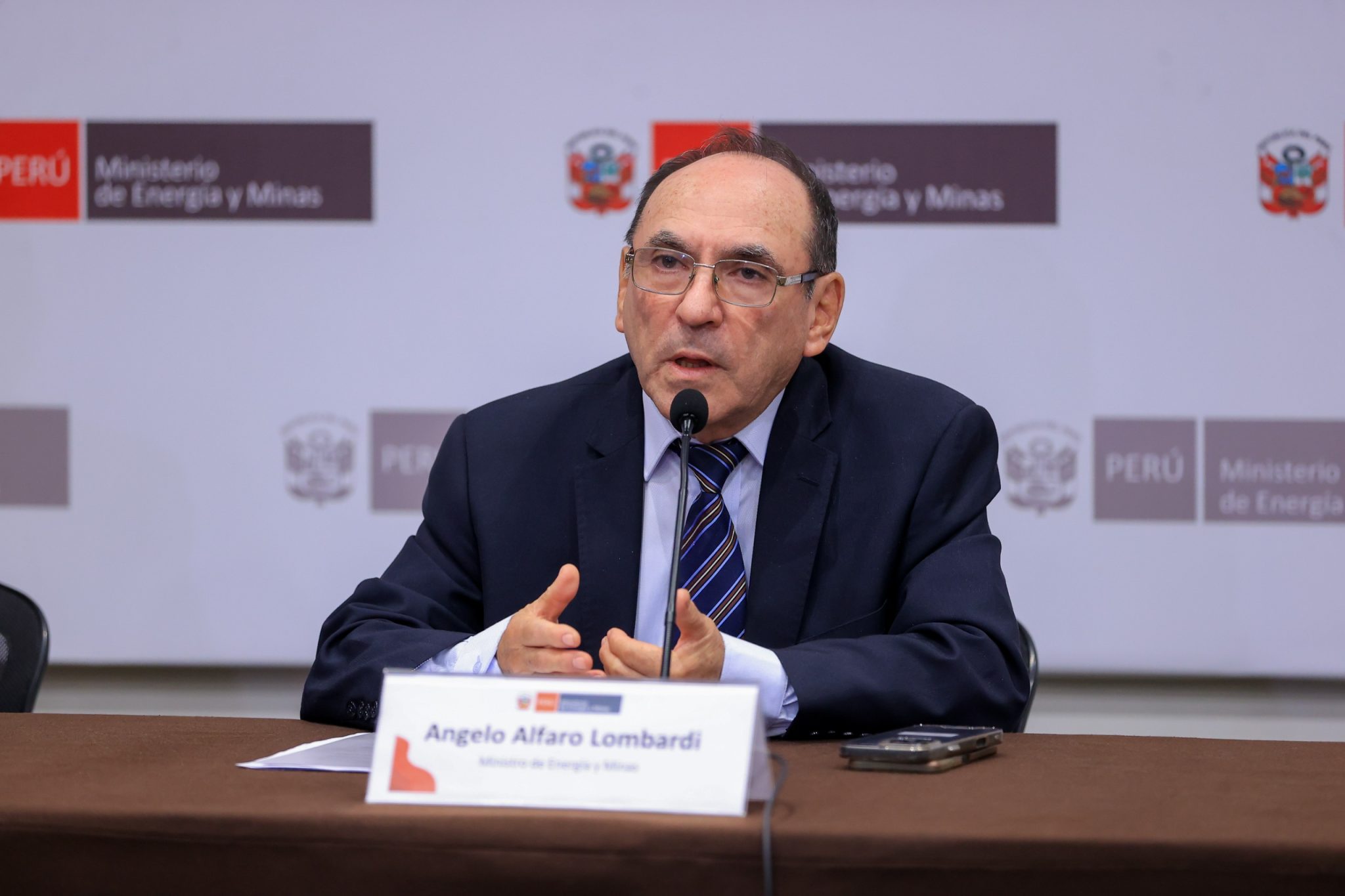 ministro de Energía y Minas, Ángelo Alfaro.