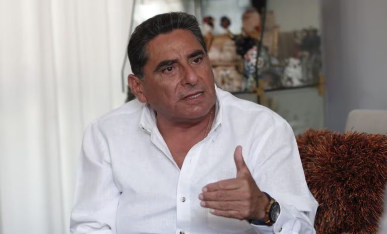 Carlos Álvarez