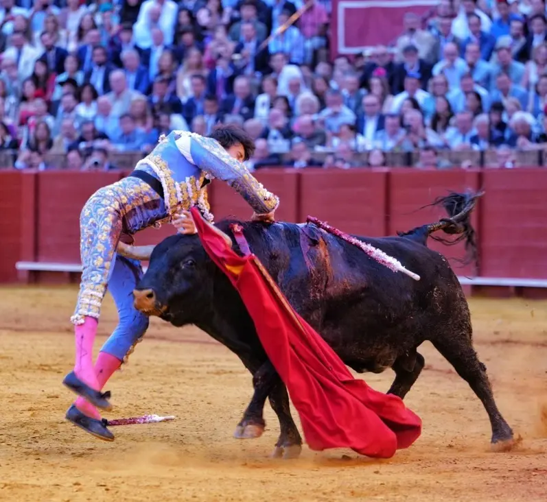 El toreo queda acéfalo: Roca Rey y Morante caen en Sevilla 2026