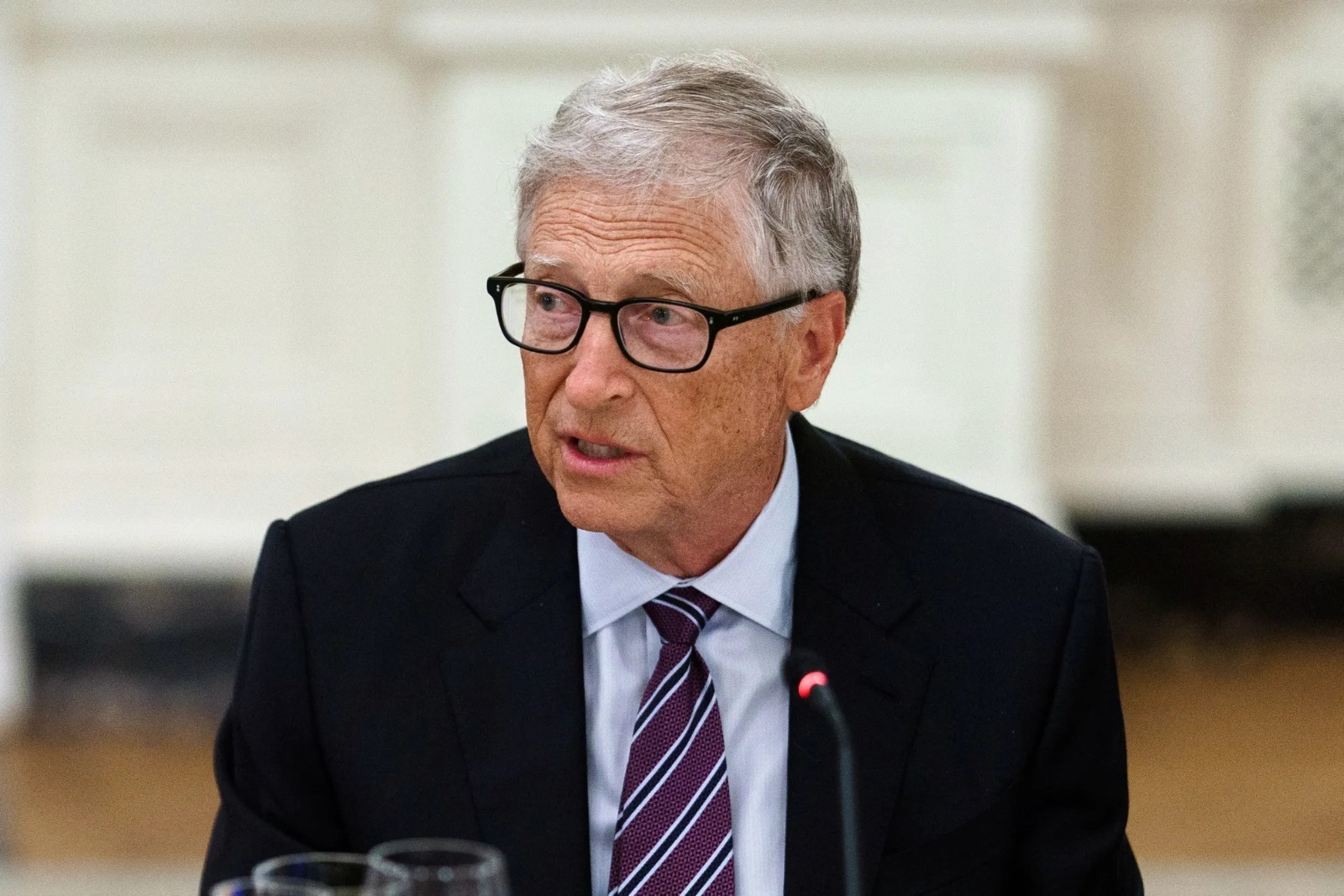 Empresario Bill Gates irá al Congreso por caso Epstein