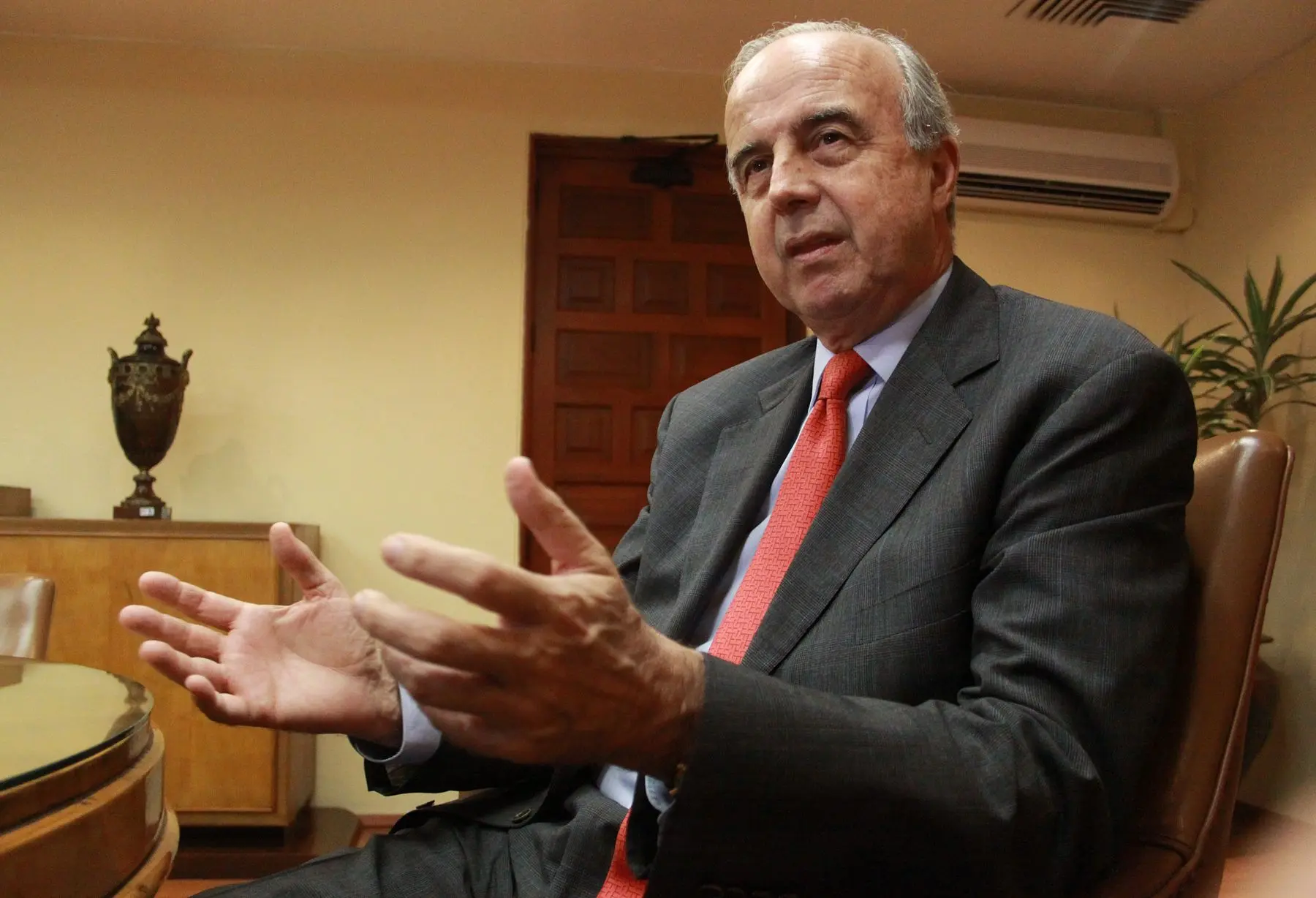 Roberto Sánchez haría que dólar supere los S/ 4.00 y haya una fuga de capitales