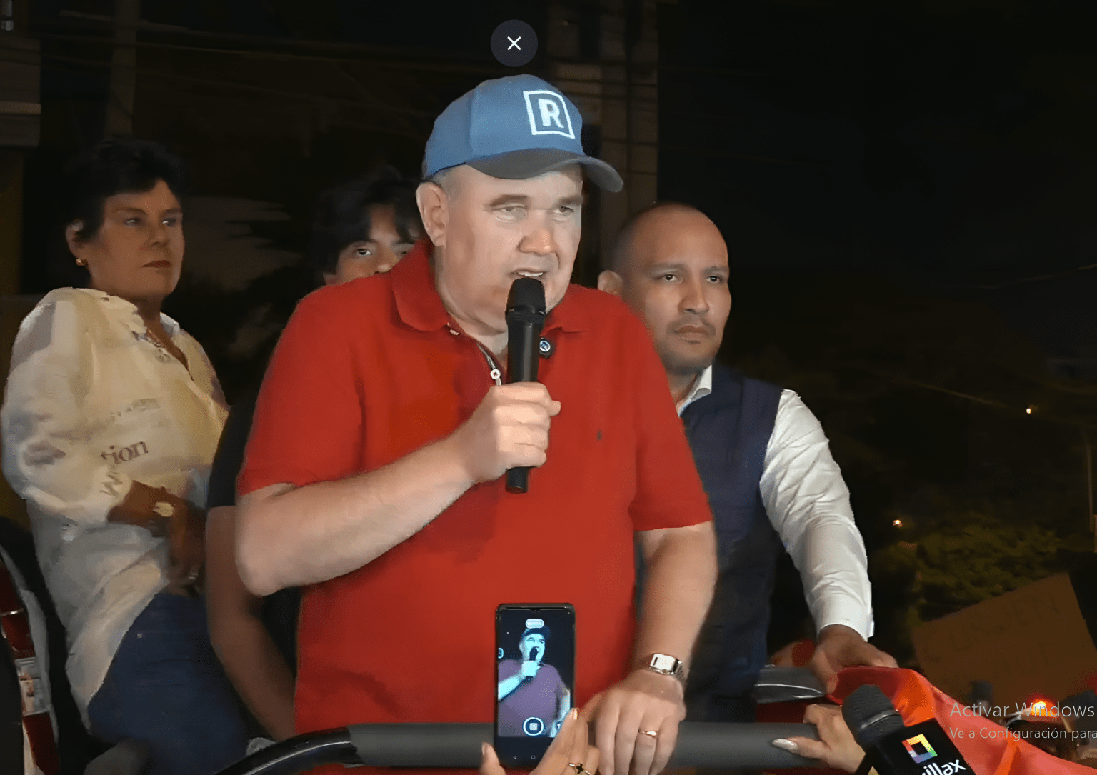 Multitud hace plantón frente a JNE y rechaza sabotaje a elecciones