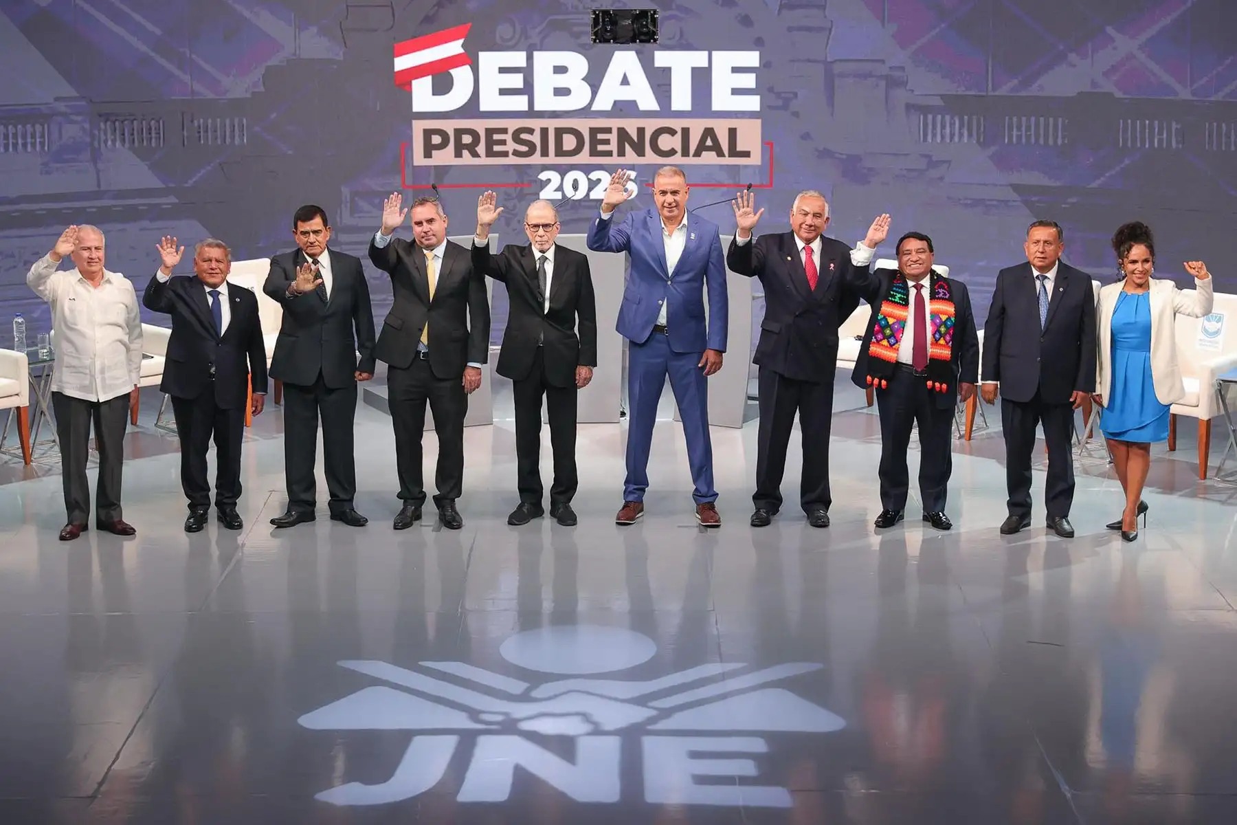 Lluvia de promesas en el último debate presidencial