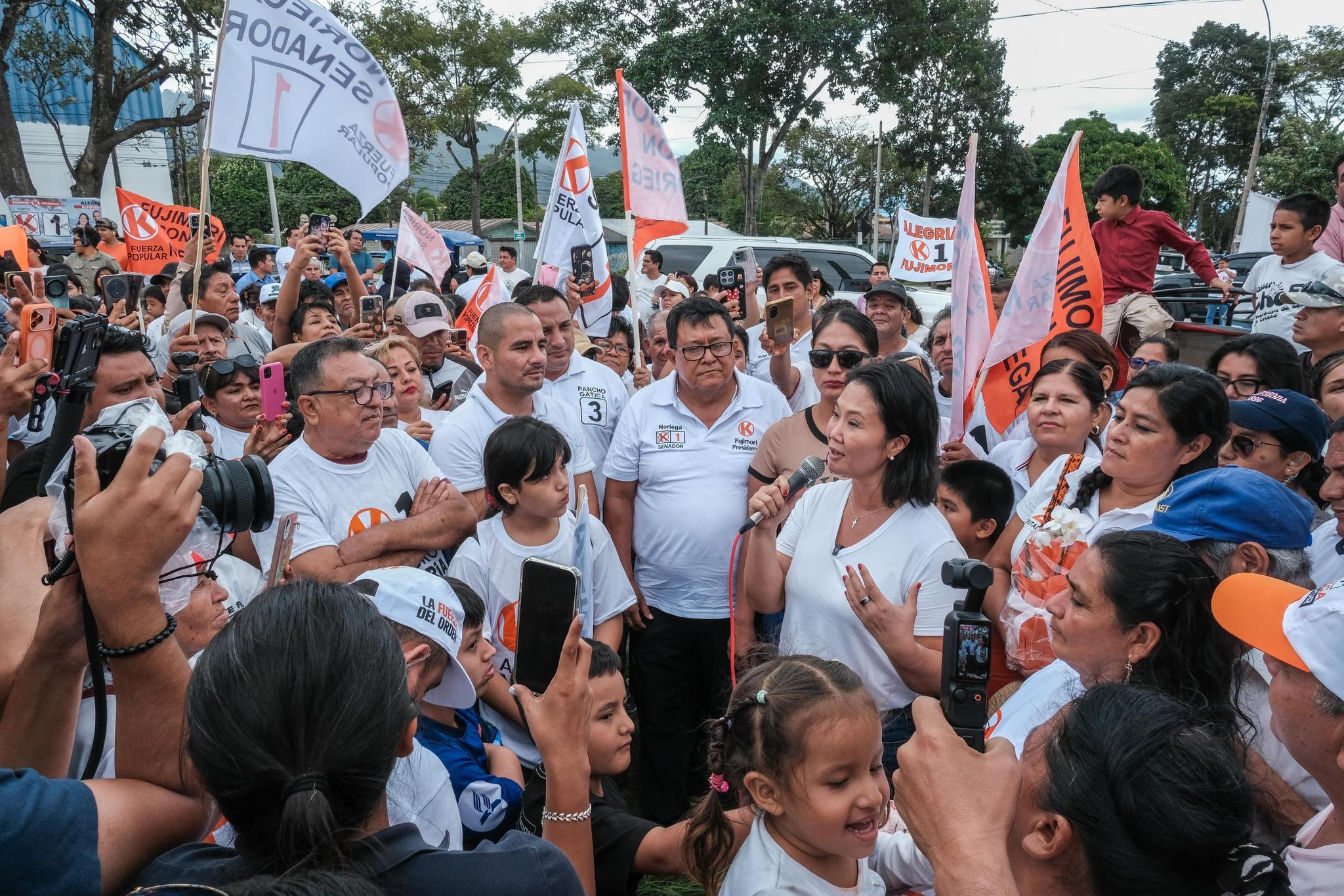 Keiko pide unidad para que izquierda no llegue al poder
