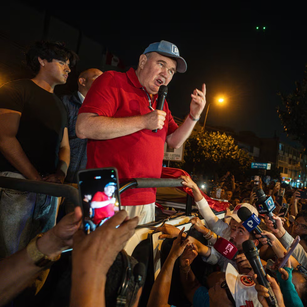 13 mil votos separan a López Aliaga de Sánchez