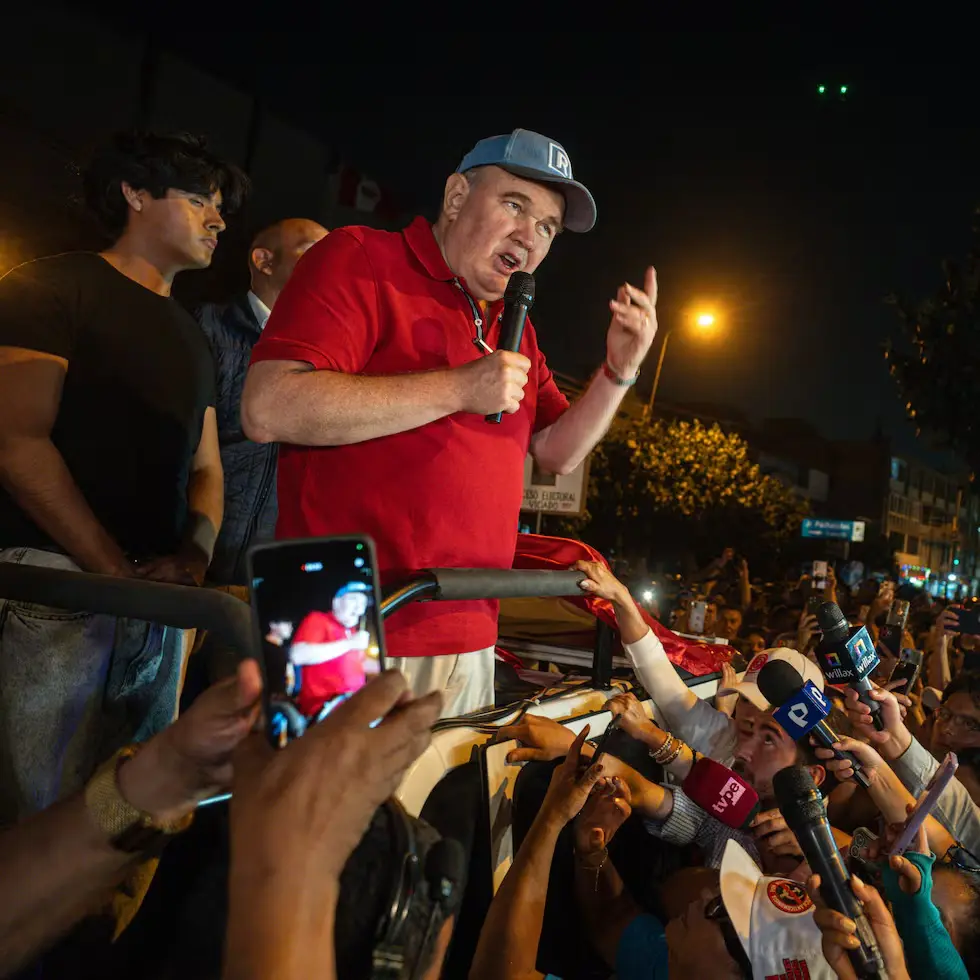 13 mil votos separan a López Aliaga de Sánchez