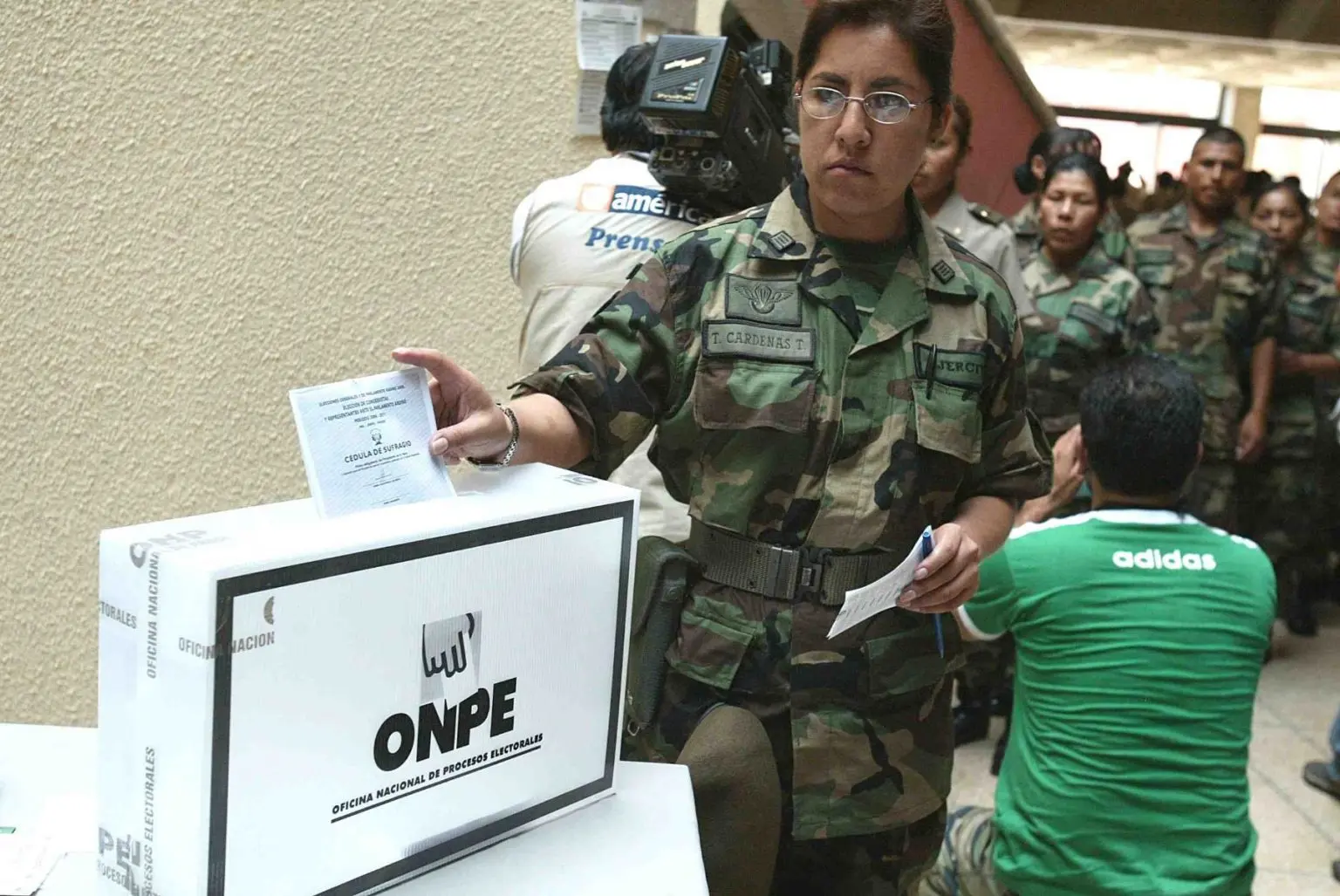 Advierten maniobra de la izquierda para bloquear el voto de policías y militares