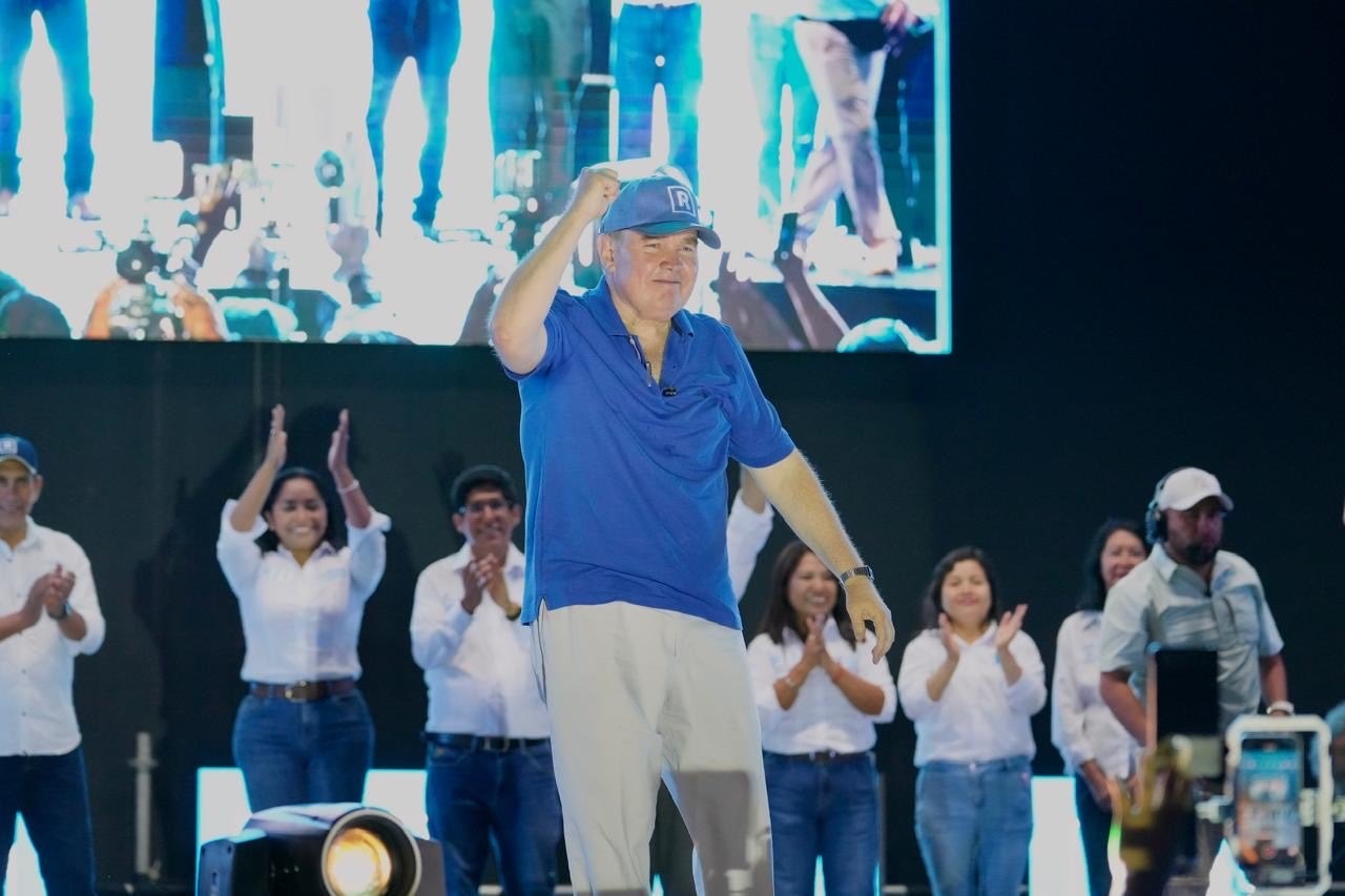 Rafael López Aliaga fortalecerá las FFAA