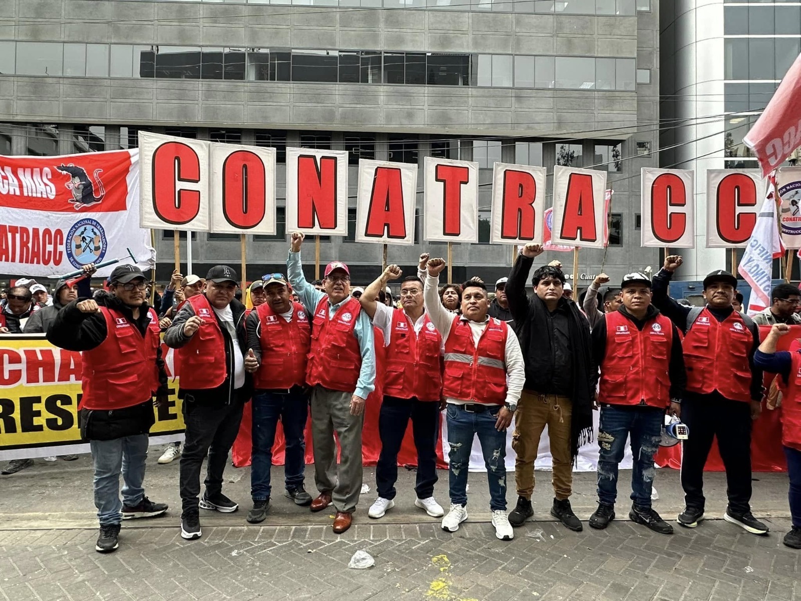 Guido Bellido pone en la mira beneficios sociales en el sector construcción