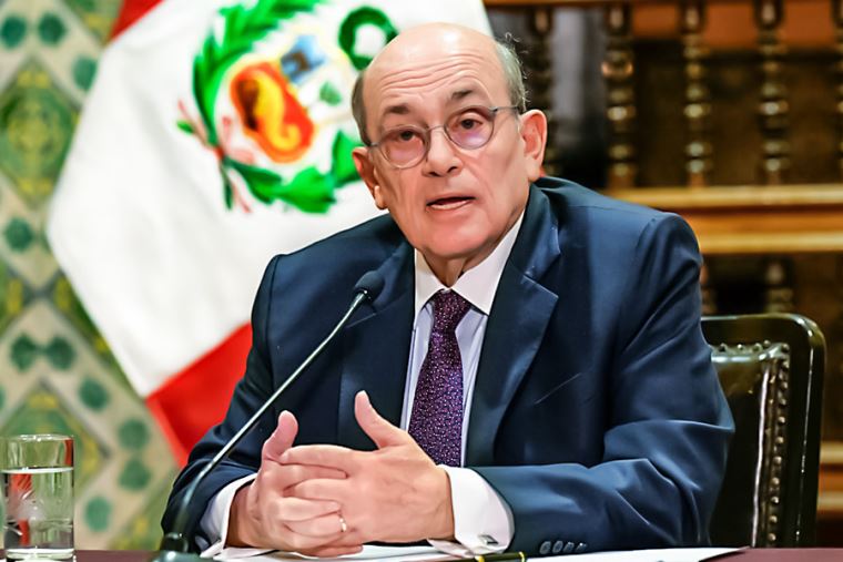 Hugo de Zela renuncia a Cancillería y cuestiona decisiones del Gobierno