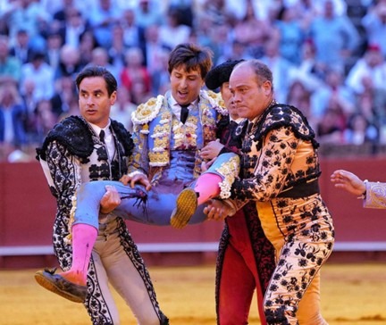 El toreo queda acéfalo: Roca Rey y Morante caen en Sevilla 2026