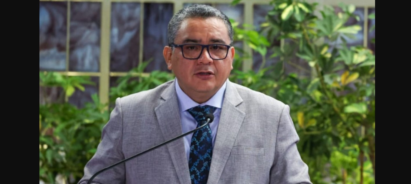 Exministro Santiváñez critica liberación de funcionario que agredió a policía en Loreto