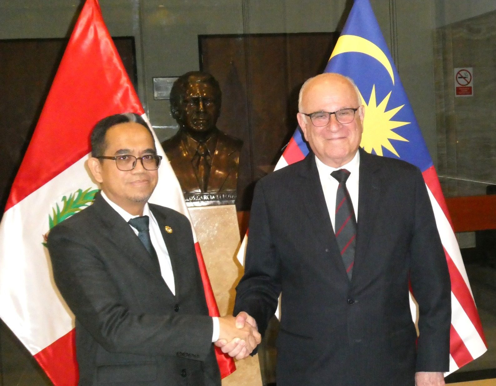 Perú y Malasia celebran 40 años de amistad