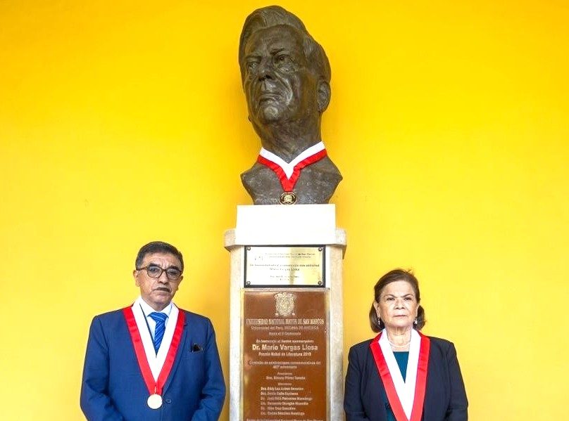 San Marcos honra a Mario Vargas Llosa