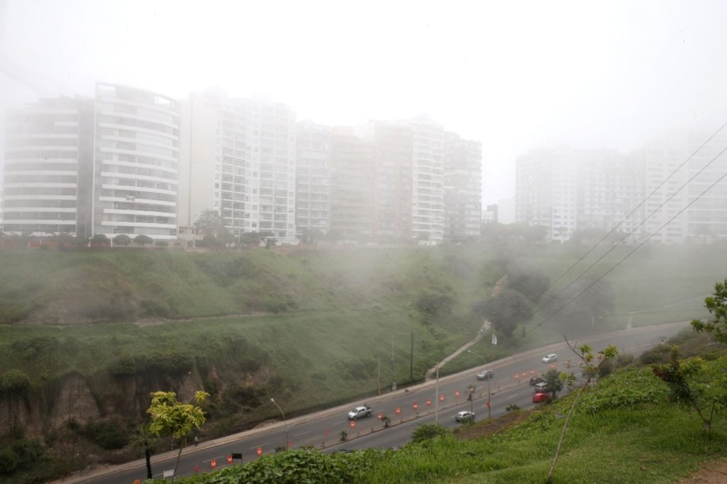 Senamhi alerta por neblina matutina y aumento de vientos en la costa de Lima