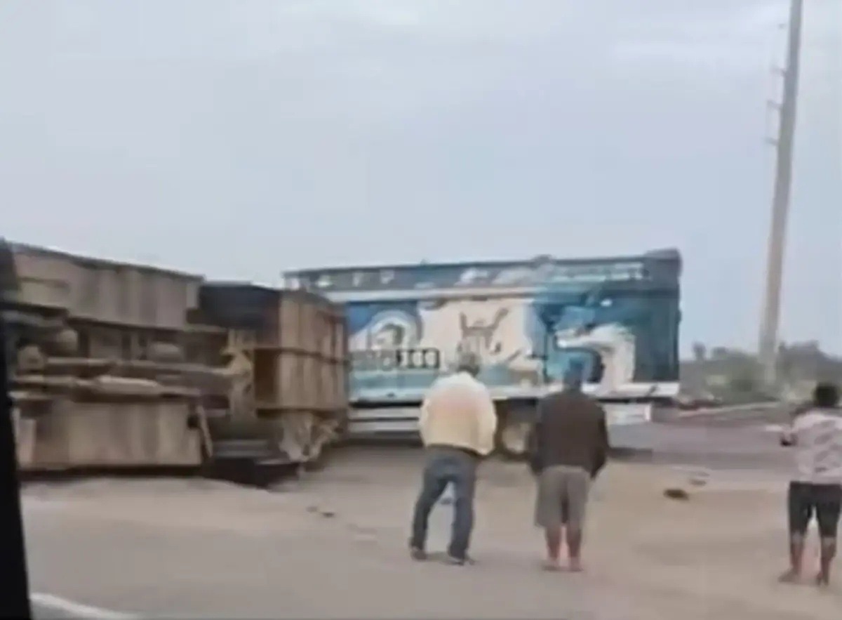 Tragedia en Pisco: Choque frontal entre bus turístico y camión deja un muerto y 15 heridos