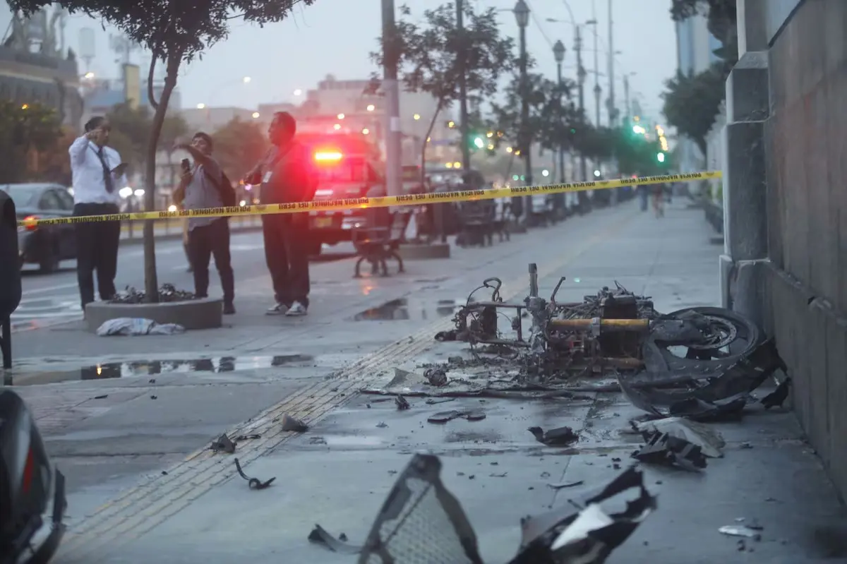 Suboficial PNP muere en choque con incendio en el Cercado de Lima