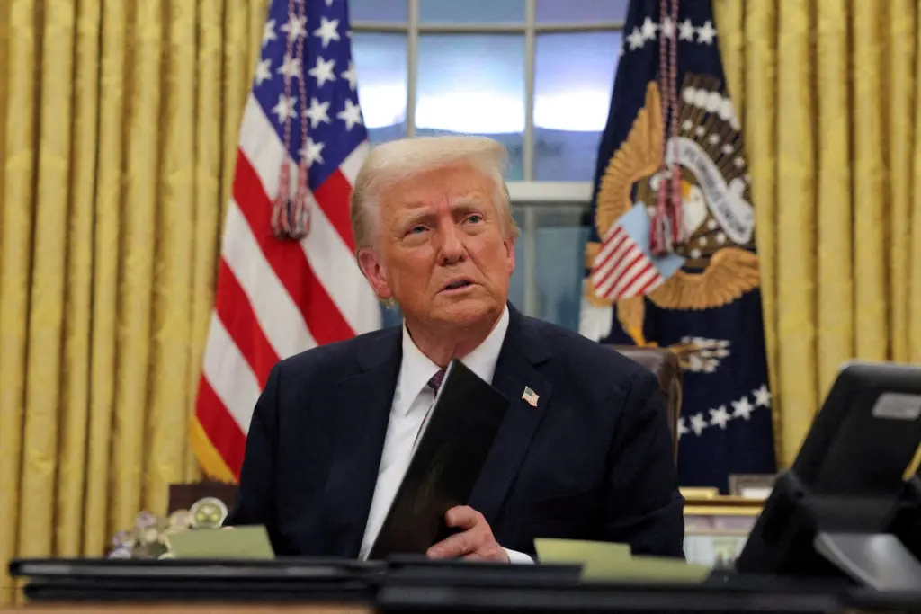 Trump analiza propuesta de Irán para reabrir el estrecho de Ormuz