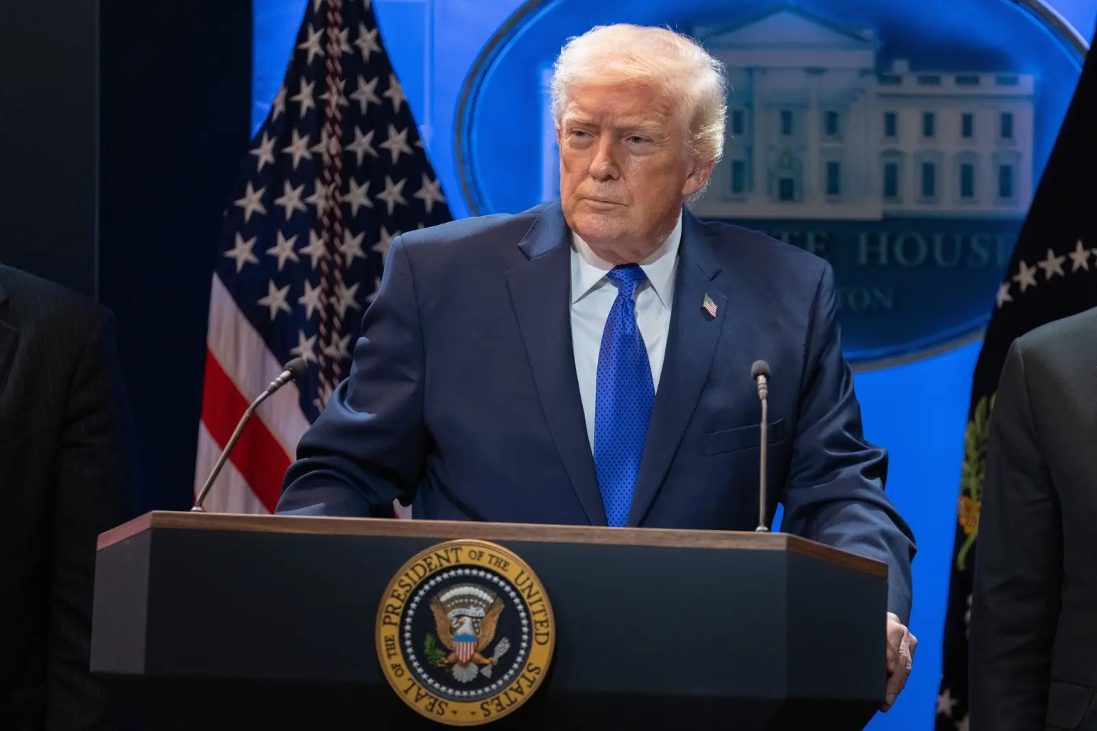 Trump condiciona fin del bloqueo a puertos iraníes a pacto nuclear