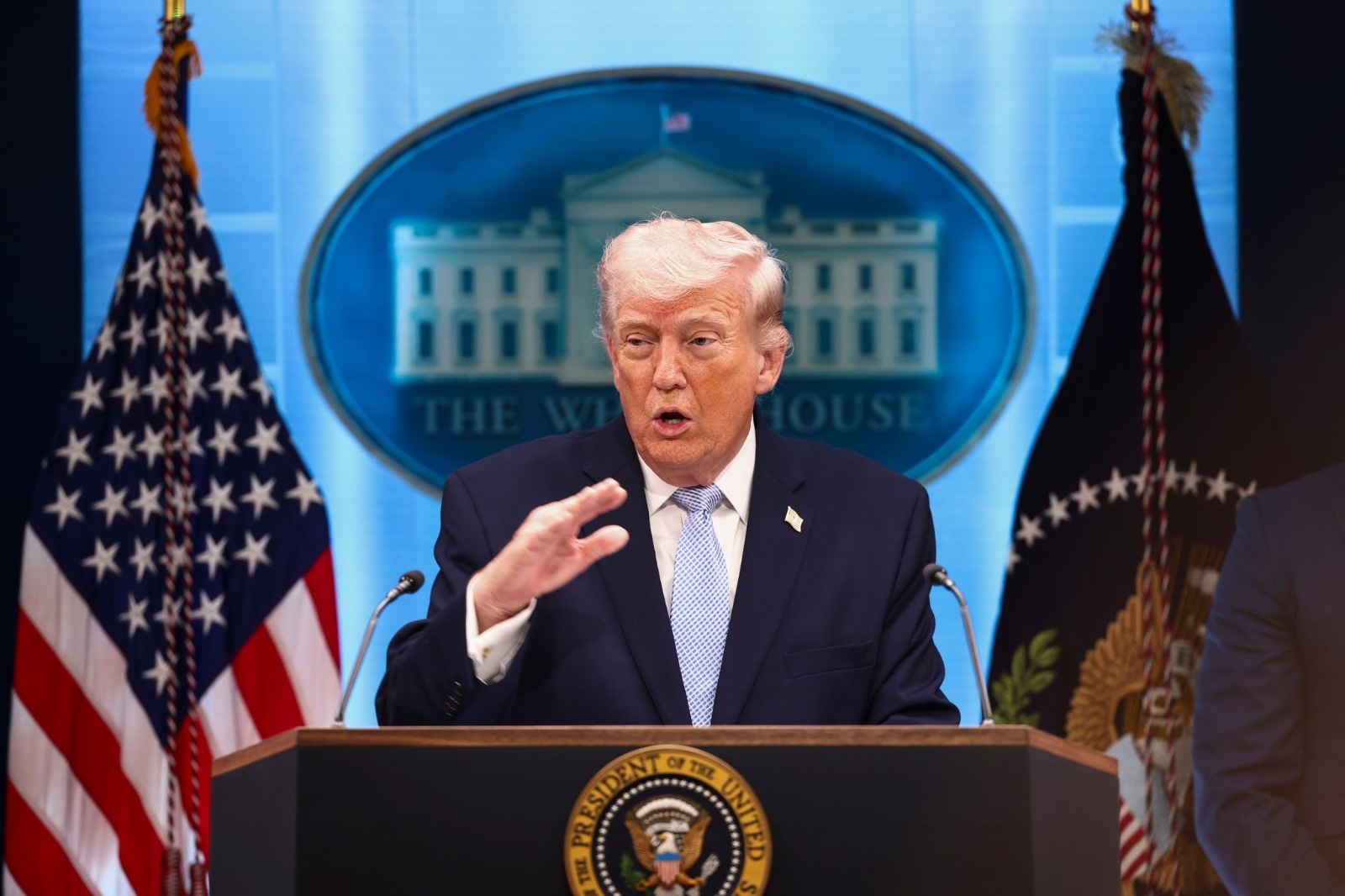 Trump amenaza con “aniquilar” Irán si no reabre Ormuz