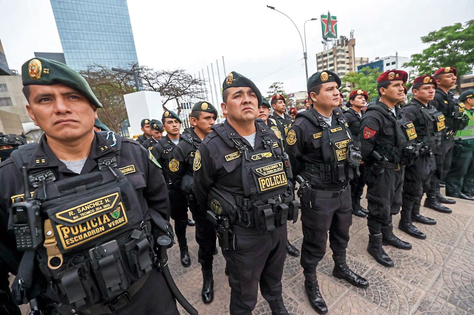 policías